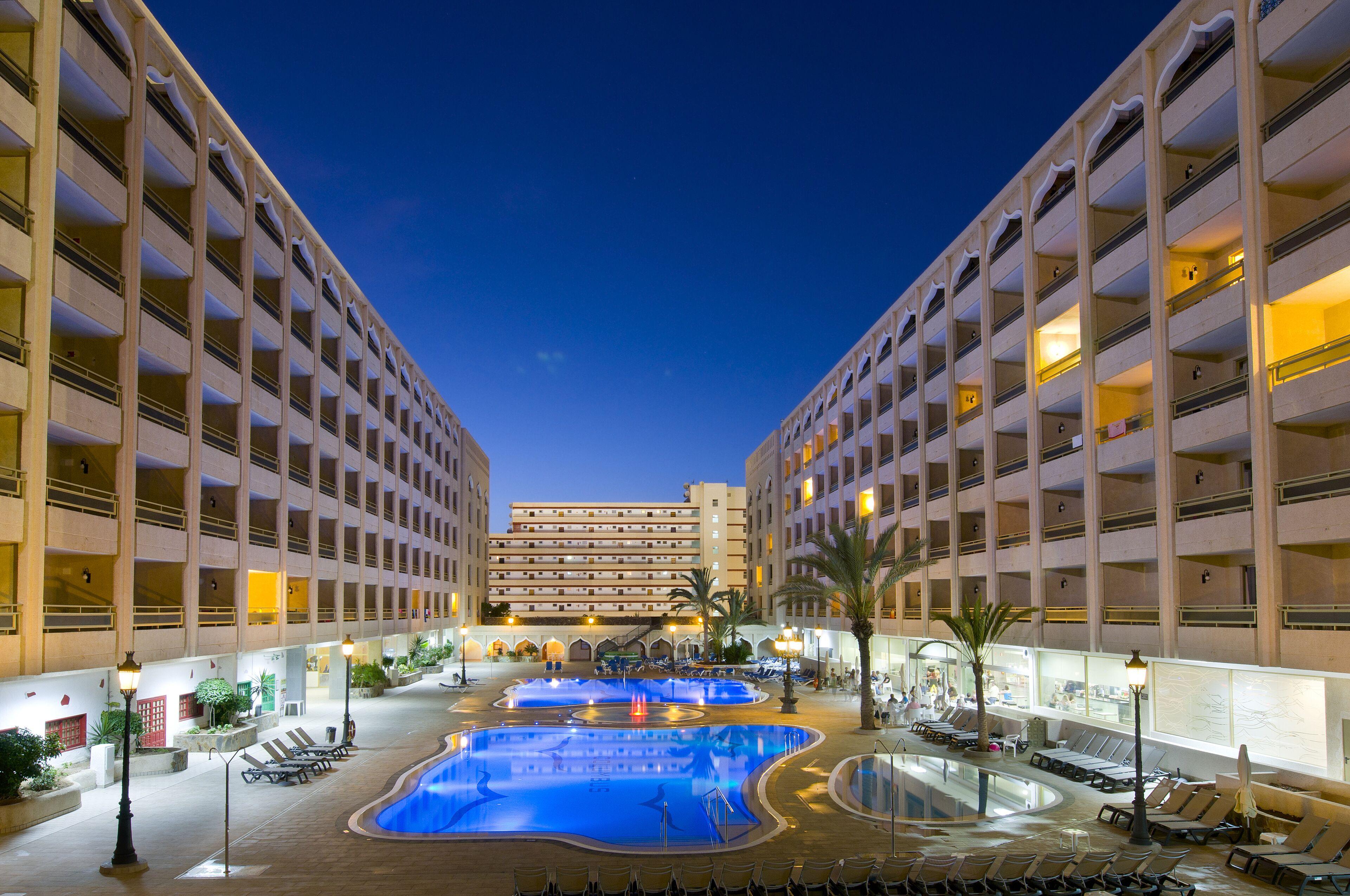 3 Central Hotels Near Pirámide de Arona Worth Booking
