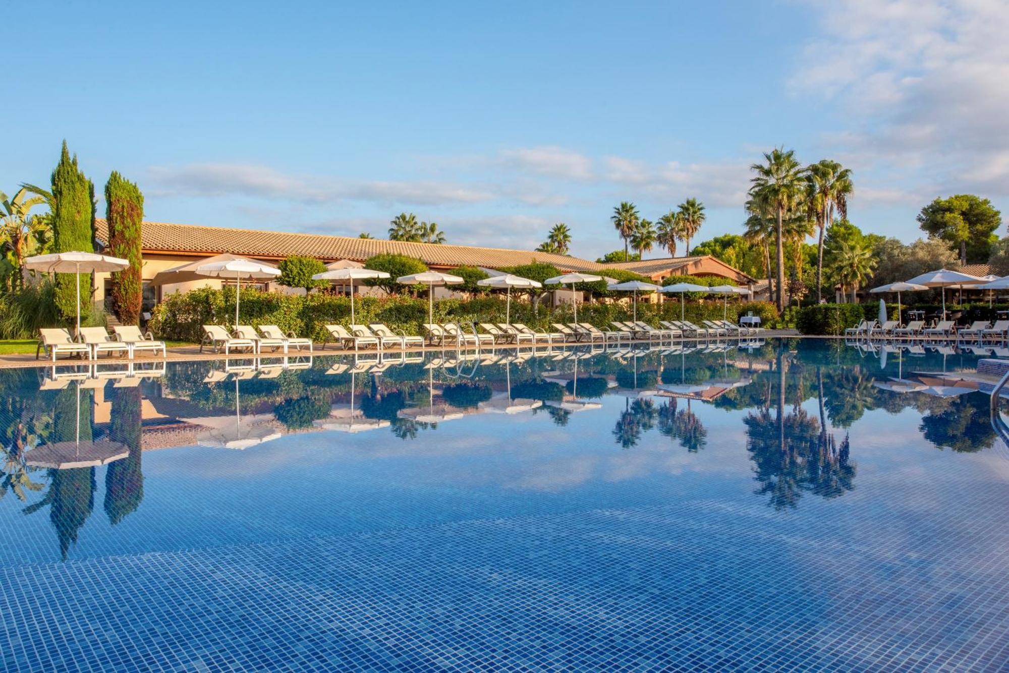 5 Family Hotels Near Fundacion Yannick y Ben Jakober with Easy Beach Access