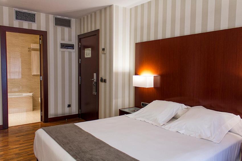 8 Exceptional Design Hotels Near Museo del Gremio de Artistas Falleros