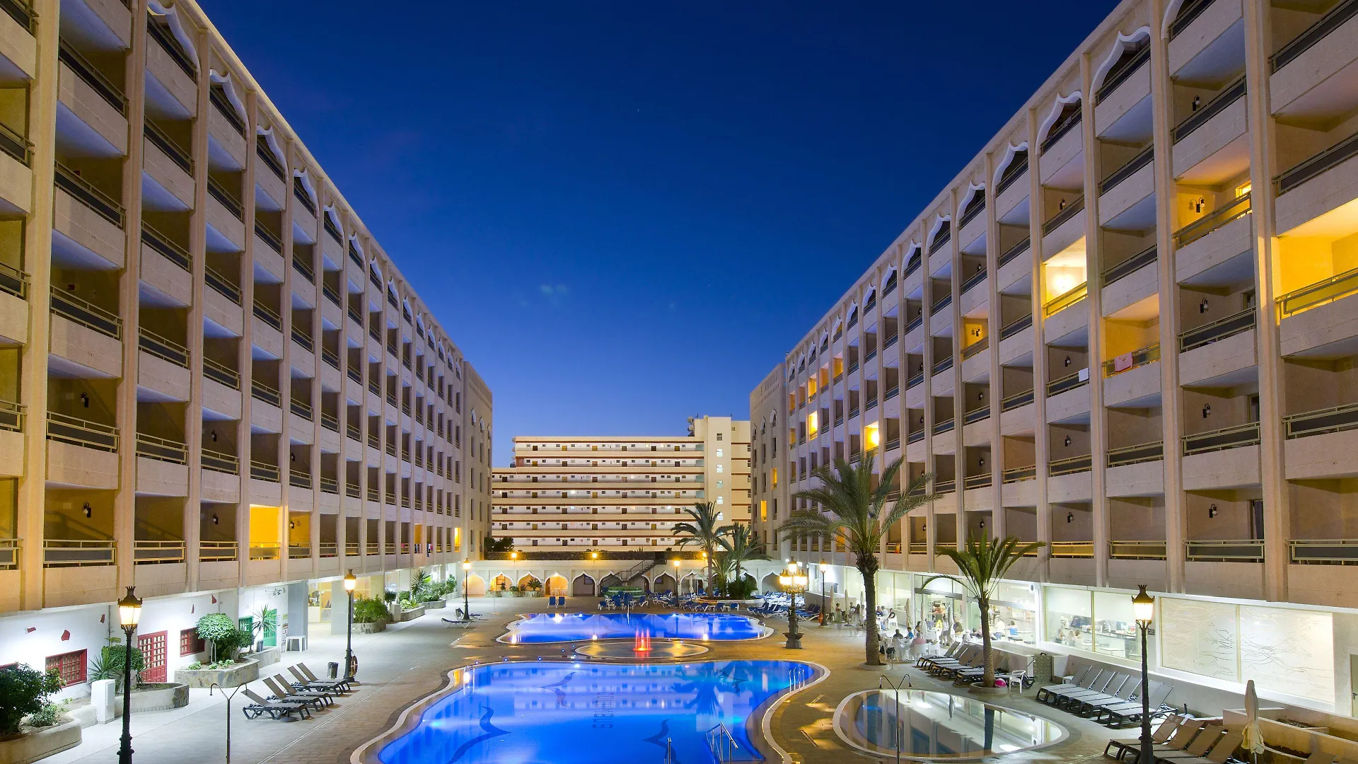 3 Central Hotels Near Pirámide de Arona Worth Booking