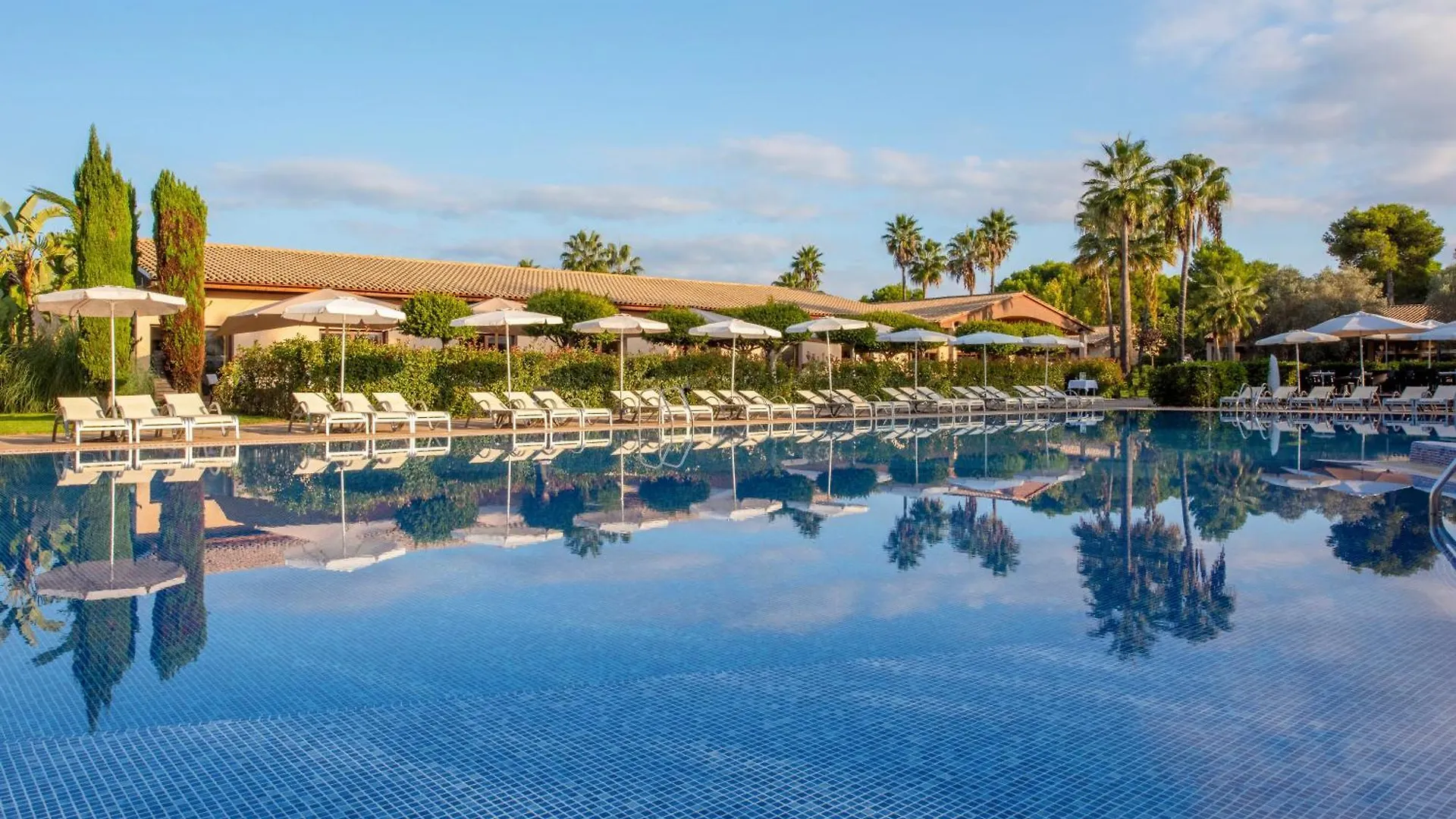 5 Family Hotels Near Fundacion Yannick y Ben Jakober with Easy Beach Access