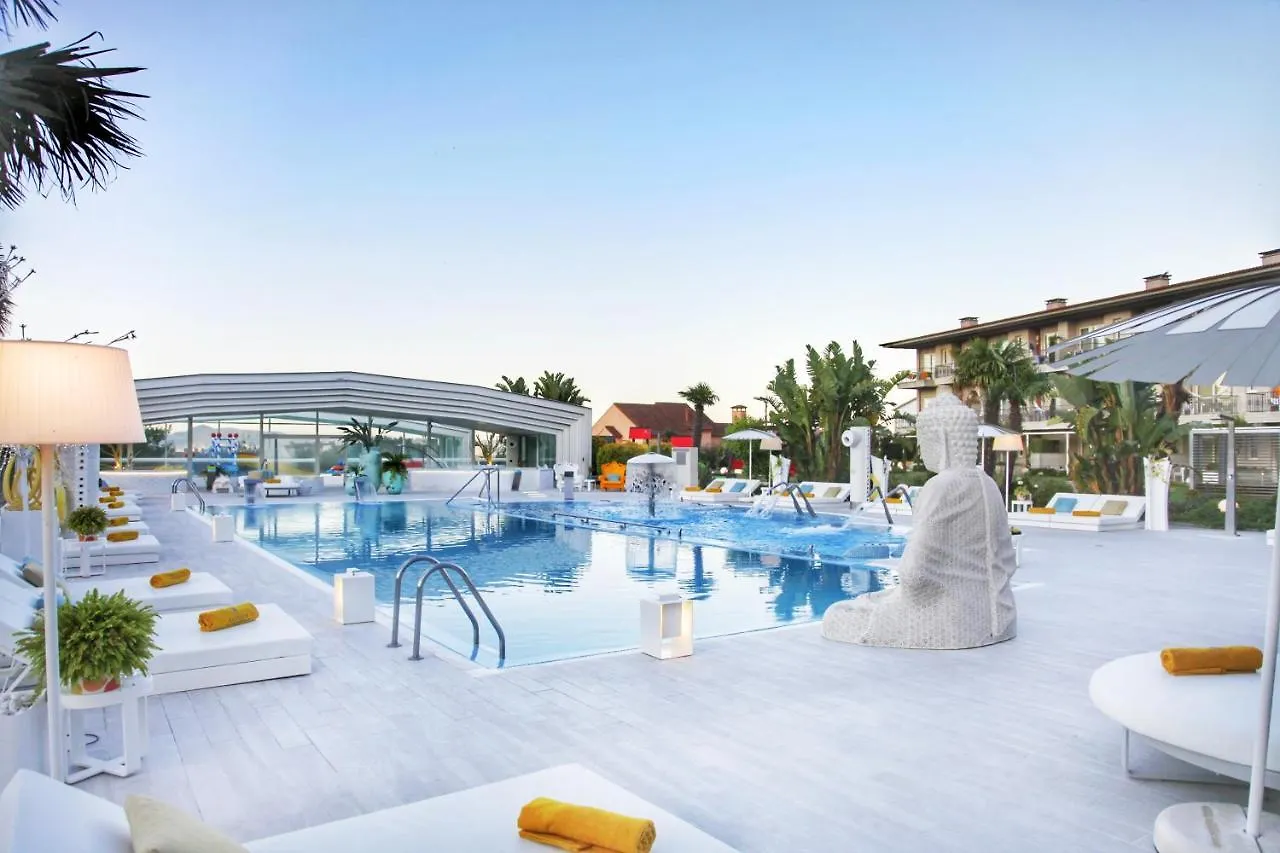 4 Romantic Stays Close to Playa Major in Noalla
