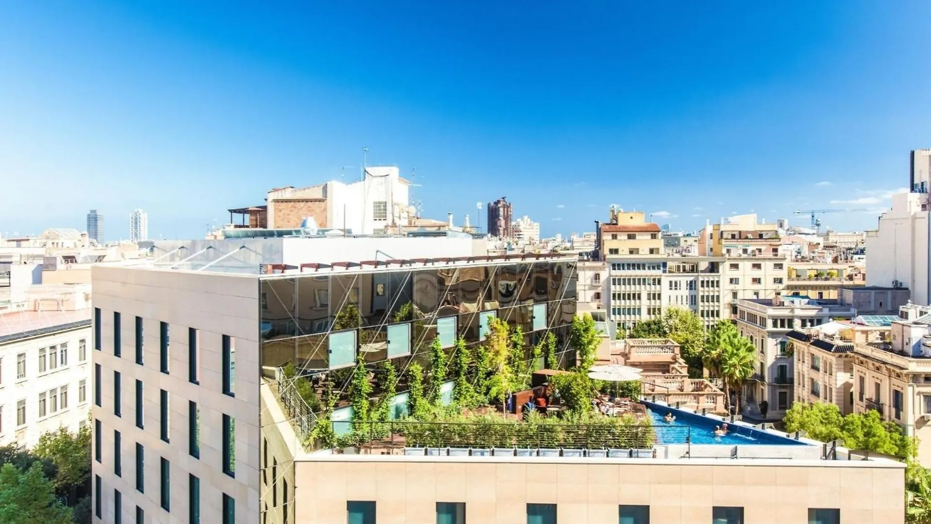 4 Central Barcelona Hotels Close to La Sagrada Família